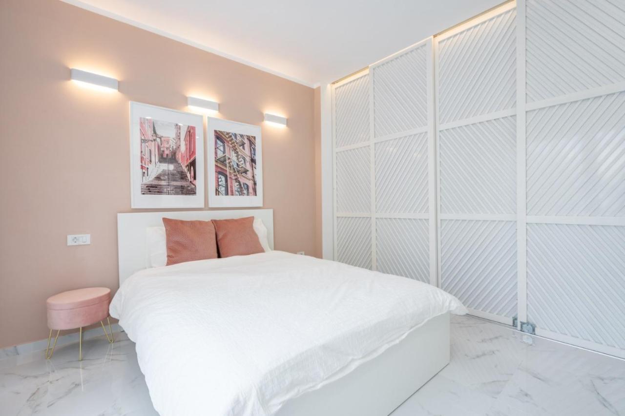 Fantastic City Center Apartment Bukarest Eksteriør billede